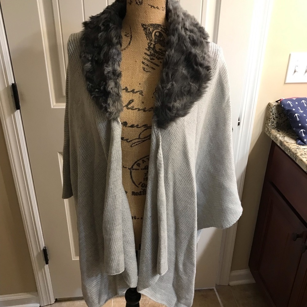 🪶Vintage Echo Cape with Fur